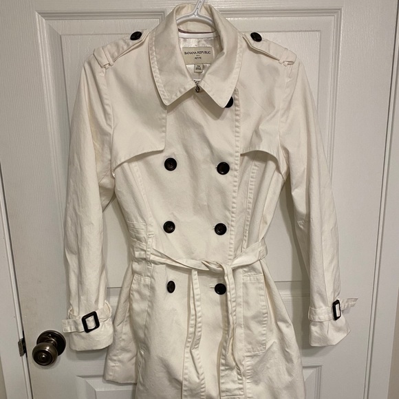Banana Republic Jackets & Blazers - Banana Republic Ivory Trench coat